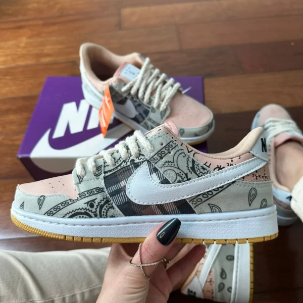 Dunk Travis