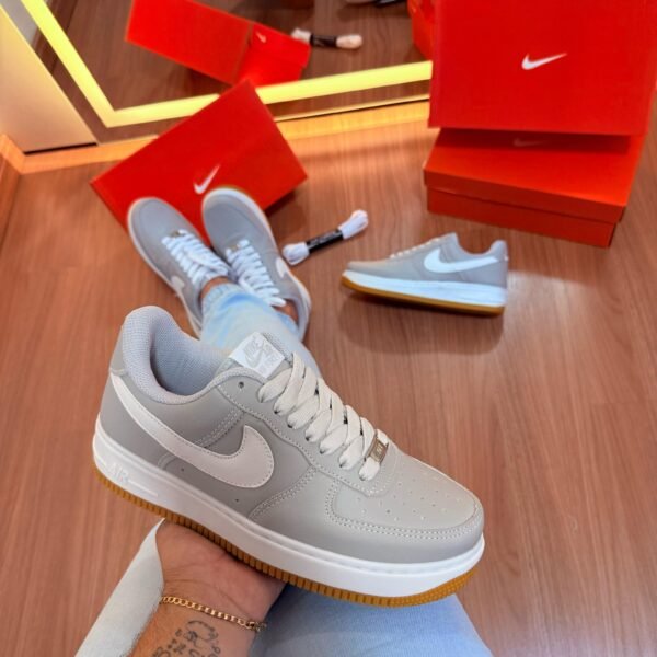 NIKE AIR FORCE 1