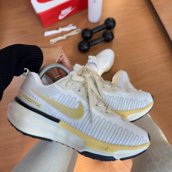 NIKE ZOOMX INVINCIBLE