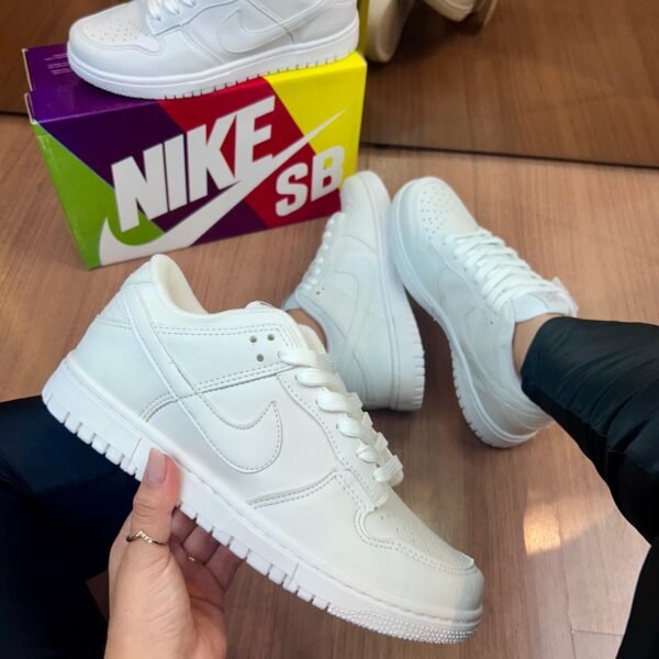 NIKE AIR FORCE DUNK LOW